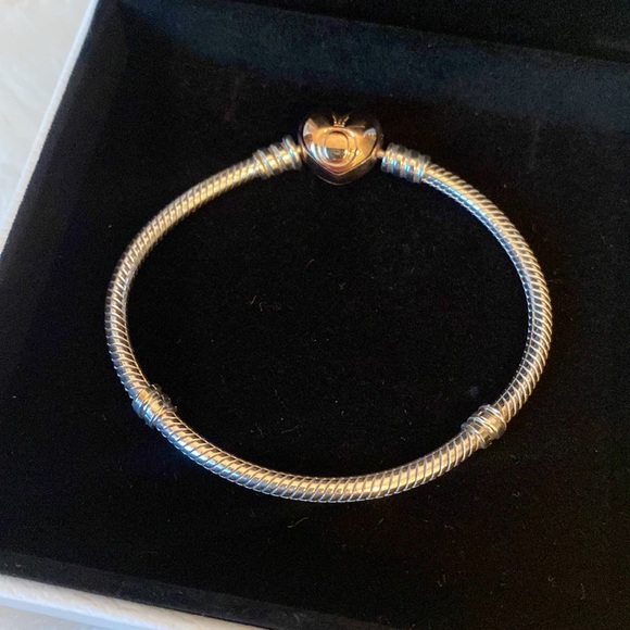 BNIB Pandora Moments Heart Clasp Snake Chain Bracelet! - Picture 13 of 17